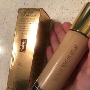 Authentic Yves Saint Laurent -foundation Beige B10